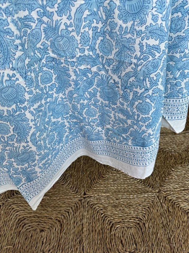 ROUND TABLECLOTHS