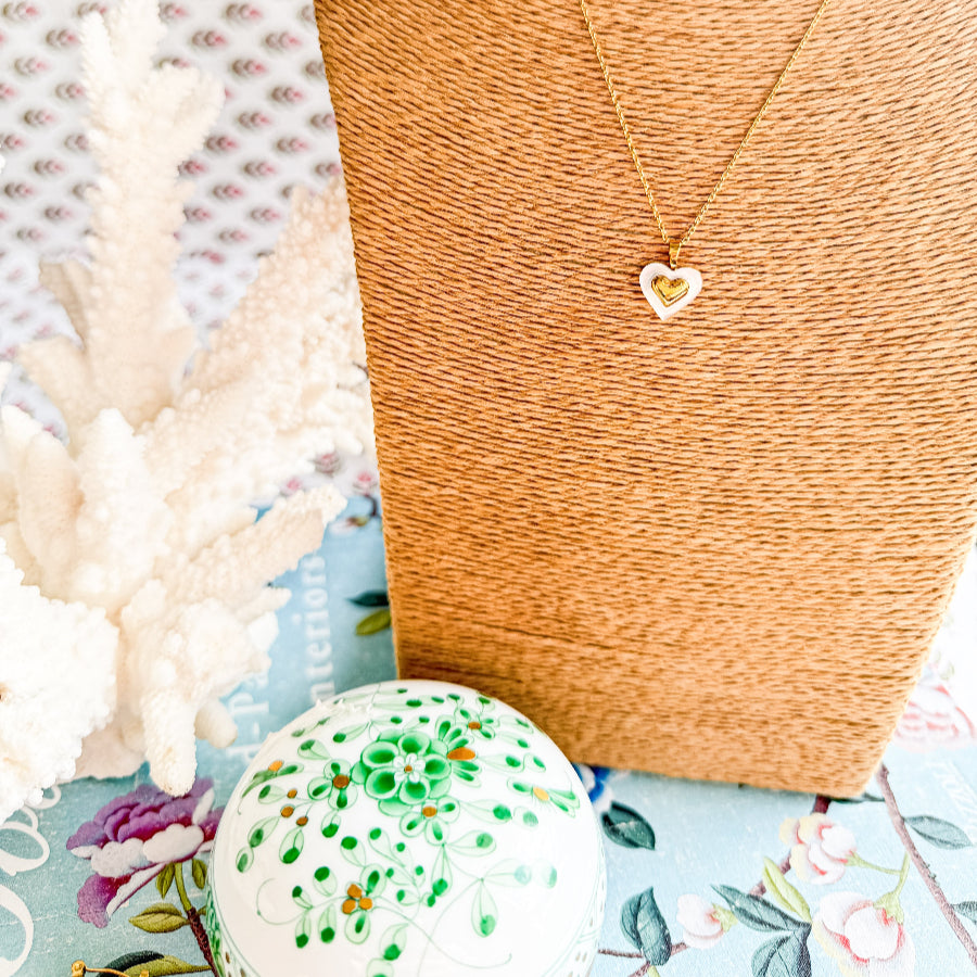 Natural Shell Heart Pendant Necklace