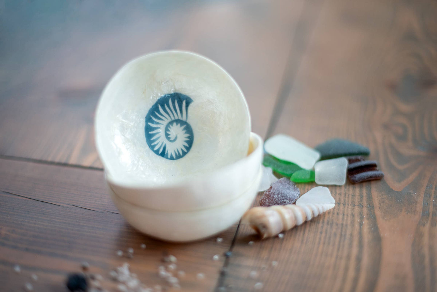 Round Capiz Bowl - Nautilus Design (Blue/Natural)