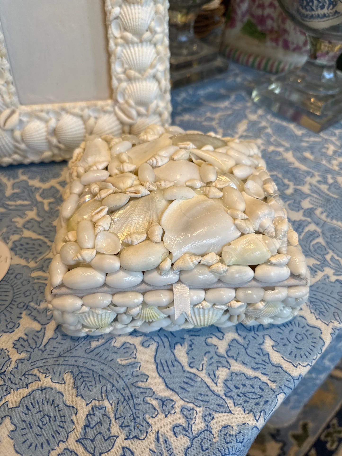 Shellbox- Small White Cluster